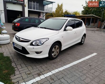 Белый Хендай i30, объемом двигателя 1.6 л и пробегом 321 тыс. км за 4650 $, фото 1 на Automoto.ua