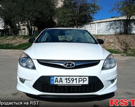 Белый Хендай i30, объемом двигателя 1.4 л и пробегом 25000 тыс. км за 6500 $, фото 1 на Automoto.ua