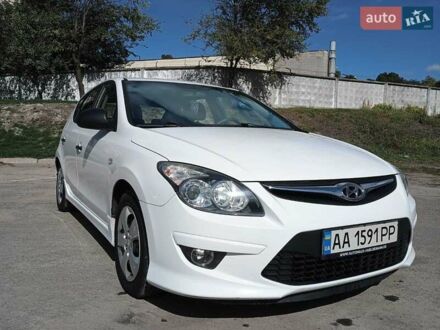 Белый Хендай i30, объемом двигателя 1.4 л и пробегом 248 тыс. км за 7000 $, фото 1 на Automoto.ua