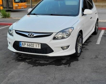 Белый Хендай i30, объемом двигателя 1.6 л и пробегом 208 тыс. км за 7000 $, фото 1 на Automoto.ua