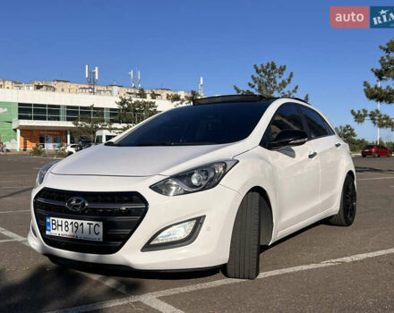 Белый Хендай i30, объемом двигателя 1.58 л и пробегом 182 тыс. км за 11200 $, фото 1 на Automoto.ua