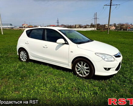 Белый Хендай i30, объемом двигателя 1.6 л и пробегом 173 тыс. км за 6500 $, фото 1 на Automoto.ua