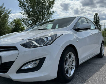 Белый Хендай i30, объемом двигателя 1.4 л и пробегом 100 тыс. км за 8600 $, фото 1 на Automoto.ua