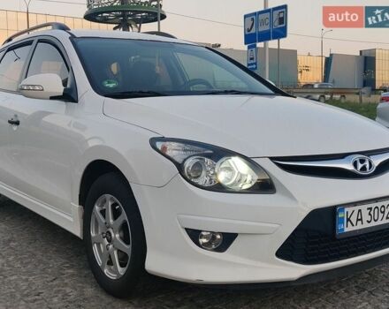 Белый Хендай i30, объемом двигателя 1.4 л и пробегом 340 тыс. км за 6000 $, фото 1 на Automoto.ua