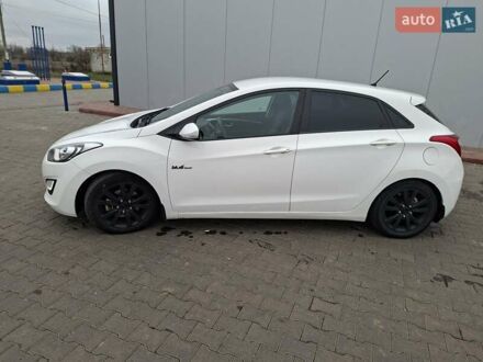 Белый Хендай i30, объемом двигателя 1.58 л и пробегом 255 тыс. км за 7500 $, фото 1 на Automoto.ua