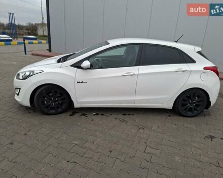 Белый Хендай i30, объемом двигателя 1.58 л и пробегом 255 тыс. км за 7500 $, фото 1 на Automoto.ua