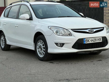 Хендай i30 2012 в Дубно на Automoto.ua Белый Хендай i30, объемом двигателя 1.6 л и пробегом 270 тыс. км за 6800 $, фото 1 на Automoto.ua
