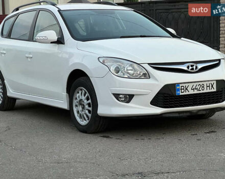 Белый Хендай i30, объемом двигателя 1.6 л и пробегом 270 тыс. км за 6800 $, фото 1 на Automoto.ua
