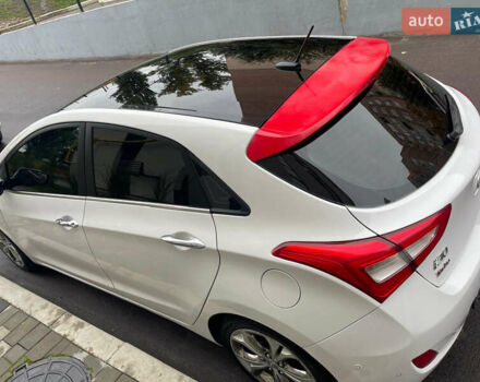 Белый Хендай i30, объемом двигателя 1.58 л и пробегом 134 тыс. км за 8800 $, фото 1 на Automoto.ua