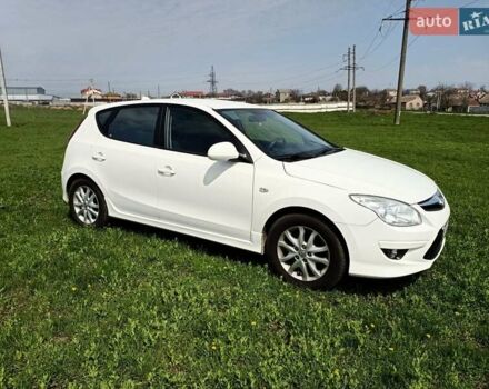 Белый Хендай i30, объемом двигателя 1.6 л и пробегом 175 тыс. км за 6300 $, фото 1 на Automoto.ua