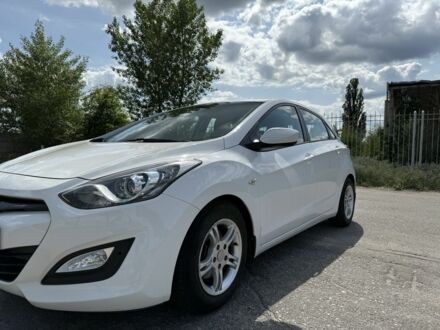 Хендай i30 2013 в Запорожье на Automoto.ua Белый Хендай i30, объемом двигателя 1.4 л и пробегом 98 тыс. км за 8800 $, фото 1 на Automoto.ua