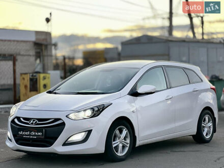 Білий Хендай i30, об'ємом двигуна 1.58 л та пробігом 227 тис. км за 7699 $, фото 1 на Automoto.ua
