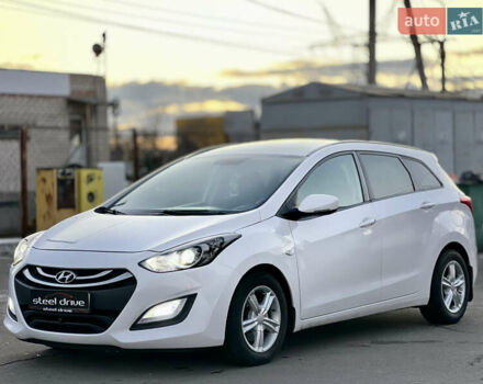 Белый Хендай i30, объемом двигателя 1.58 л и пробегом 227 тыс. км за 7699 $, фото 1 на Automoto.ua