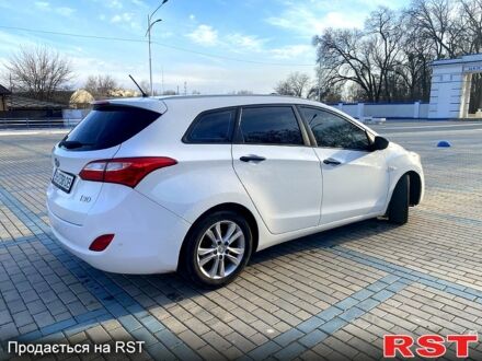 Хендай i30 2013 в Измаиле на Automoto.ua Белый Хендай i30, объемом двигателя 13 л и пробегом 200 тыс. км за 7500 $, фото 1 на Automoto.ua