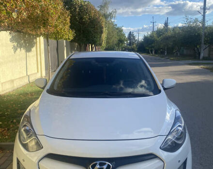 Белый Хендай i30, объемом двигателя 1.4 л и пробегом 170 тыс. км за 6800 $, фото 1 на Automoto.ua