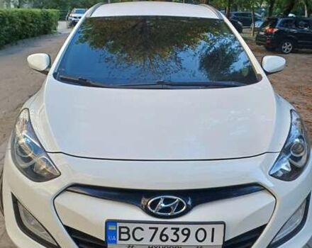 Белый Хендай i30, объемом двигателя 1.4 л и пробегом 300 тыс. км за 7300 $, фото 1 на Automoto.ua