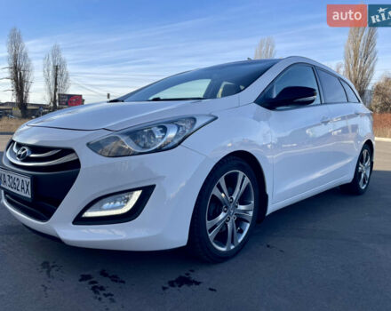 Белый Хендай i30, объемом двигателя 1.58 л и пробегом 203 тыс. км за 7700 $, фото 1 на Automoto.ua