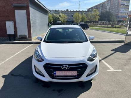 Хендай i30 2015 у Харкові на Automoto.ua Білий Хендай i30, об'ємом двигуна 1.6 л та пробігом 131 тис. км за 12500 $, фото 1 на Automoto.ua