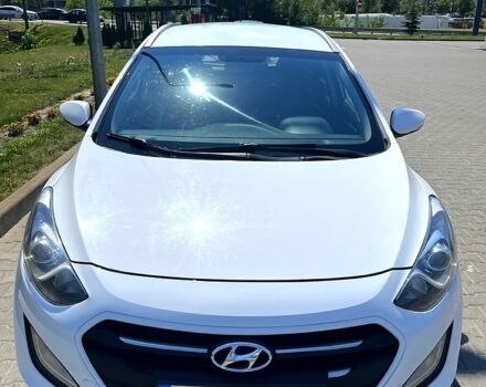 Белый Хендай i30, объемом двигателя 1.6 л и пробегом 223 тыс. км за 8600 $, фото 1 на Automoto.ua