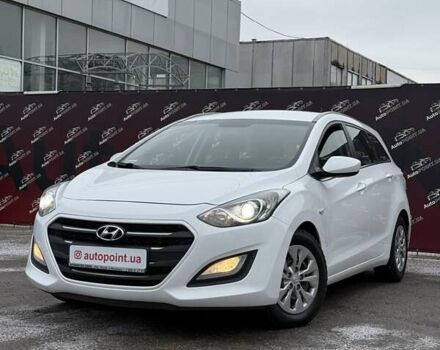Белый Хендай i30, объемом двигателя 1.58 л и пробегом 220 тыс. км за 10000 $, фото 1 на Automoto.ua
