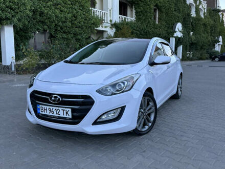 Белый Хендай i30, объемом двигателя 1.58 л и пробегом 125 тыс. км за 12000 $, фото 1 на Automoto.ua