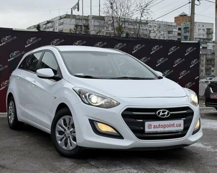 Белый Хендай i30, объемом двигателя 1.58 л и пробегом 220 тыс. км за 10000 $, фото 1 на Automoto.ua