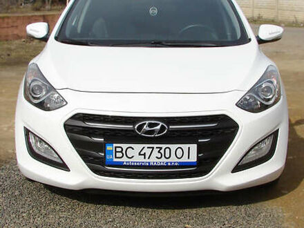 Хендай i30 2015 в Одессе на Automoto.ua Белый Хендай i30, объемом двигателя 1.6 л и пробегом 107 тыс. км за 10999 $, фото 1 на Automoto.ua