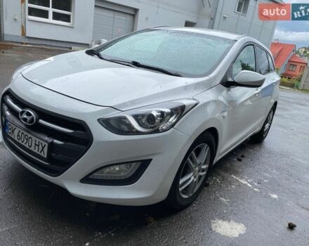 Белый Хендай i30, объемом двигателя 1.6 л и пробегом 295 тыс. км за 7300 $, фото 1 на Automoto.ua