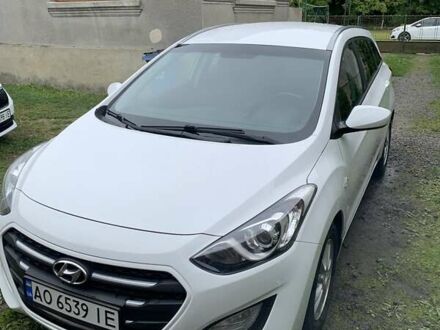 Белый Хендай i30, объемом двигателя 1.58 л и пробегом 240 тыс. км за 9999 $, фото 1 на Automoto.ua