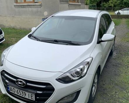 Белый Хендай i30, объемом двигателя 1.58 л и пробегом 240 тыс. км за 9999 $, фото 1 на Automoto.ua