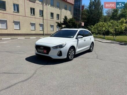 Хендай i30 2017 в Запорожье на Automoto.ua Белый Хендай i30, объемом двигателя 1.4 л и пробегом 136 тыс. км за 13490 $, фото 1 на Automoto.ua