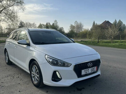 Хендай i30 2018 у Калуше на Automoto.ua Білий Хендай i30, об'ємом двигуна 1.58 л та пробігом 255 тис. км за 10450 $, фото 1 на Automoto.ua