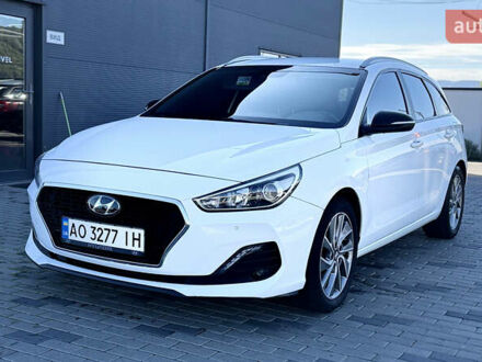 Белый Хендай i30, объемом двигателя 1.58 л и пробегом 216 тыс. км за 11750 $, фото 1 на Automoto.ua