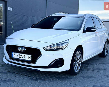 Белый Хендай i30, объемом двигателя 1.58 л и пробегом 216 тыс. км за 11750 $, фото 1 на Automoto.ua