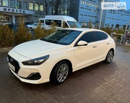 Белый Хендай i30, объемом двигателя 1.35 л и пробегом 88 тыс. км за 13000 $, фото 1 на Automoto.ua