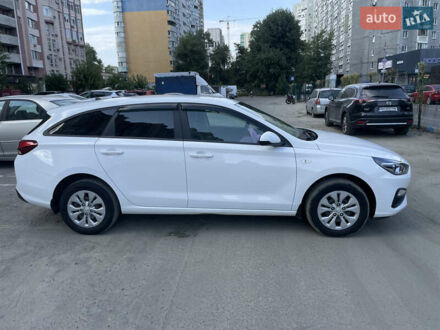 Хендай i30 2020 в Киеве на Automoto.ua Белый Хендай i30, объемом двигателя 1.5 л и пробегом 77 тыс. км за 14500 $, фото 1 на Automoto.ua