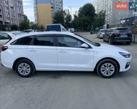 Белый Хендай i30, объемом двигателя 1.5 л и пробегом 77 тыс. км за 14500 $, фото 1 на Automoto.ua