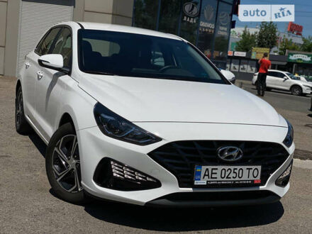 Білий Хендай i30, об'ємом двигуна 1.5 л та пробігом 25 тис. км за 17500 $, фото 1 на Automoto.ua