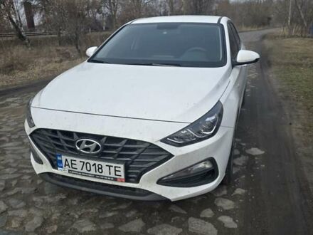 Хендай i30 2023 в Лохвице на Automoto.ua Белый Хендай i30, объемом двигателя 1.6 л и пробегом 19 тыс. км за 17000 $, фото 1 на Automoto.ua