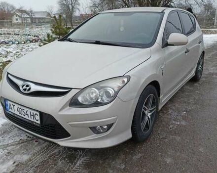 Бежевый Хендай i30, объемом двигателя 1.4 л и пробегом 240 тыс. км за 5300 $, фото 2 на Automoto.ua