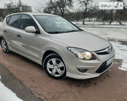 Бежевий Хендай i30, об'ємом двигуна 1.6 л та пробігом 129 тис. км за 7700 $, фото 7 на Automoto.ua