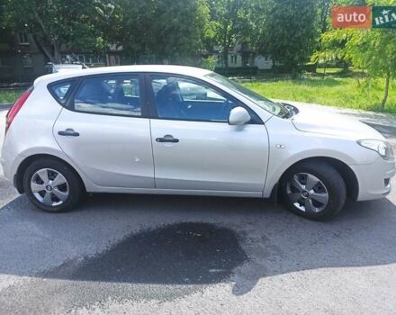 Бежевый Хендай i30, объемом двигателя 1.4 л и пробегом 195 тыс. км за 5700 $, фото 3 на Automoto.ua