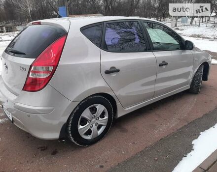 Бежевий Хендай i30, об'ємом двигуна 1.6 л та пробігом 129 тис. км за 7700 $, фото 5 на Automoto.ua