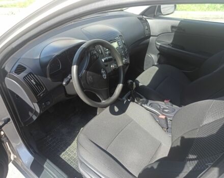 Бежевый Хендай i30, объемом двигателя 1.4 л и пробегом 195 тыс. км за 5500 $, фото 5 на Automoto.ua