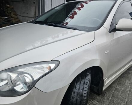 Бежевый Хендай i30, объемом двигателя 1.6 л и пробегом 135 тыс. км за 7200 $, фото 6 на Automoto.ua