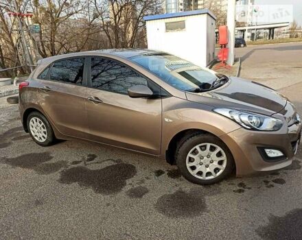 Бежевий Хендай i30, об'ємом двигуна 1.4 л та пробігом 160 тис. км за 7650 $, фото 6 на Automoto.ua