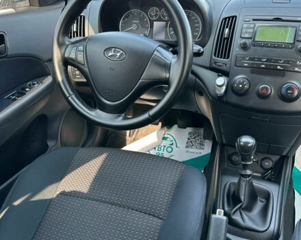 Бежевый Хендай i30, объемом двигателя 1.6 л и пробегом 214 тыс. км за 6100 $, фото 4 на Automoto.ua