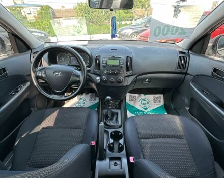 Бежевый Хендай i30, объемом двигателя 1.6 л и пробегом 214 тыс. км за 6100 $, фото 6 на Automoto.ua