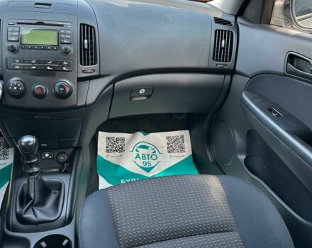 Бежевый Хендай i30, объемом двигателя 1.6 л и пробегом 214 тыс. км за 6100 $, фото 5 на Automoto.ua