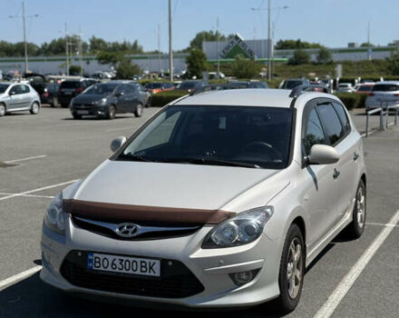 Бежевый Хендай i30, объемом двигателя 1.58 л и пробегом 250 тыс. км за 7999 $, фото 1 на Automoto.ua